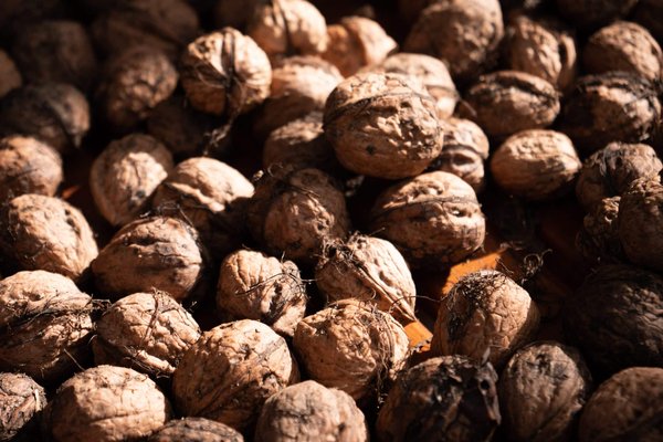 Quels sont les défis et les solutions pour créer un menu sans noix dans un restaurant pour enfants ?